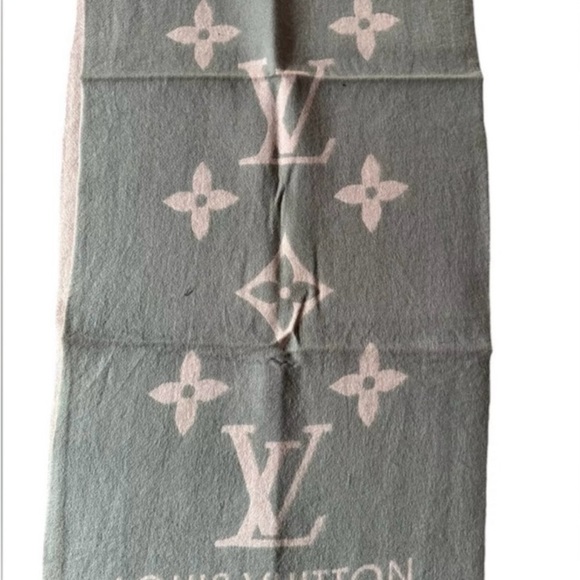 Louis Vuitton 100% Cashmere Scarf - Picture 3 of 6